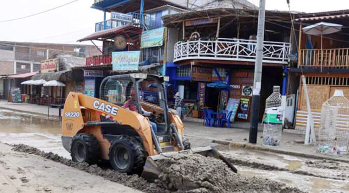 MÁNCORA: FUERTE OLEAJE AFECTÓ EL BOULEVARD