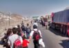 PASAJEROS HACEN TRANSBORDO PARA LLEGAR A AREQUIPA