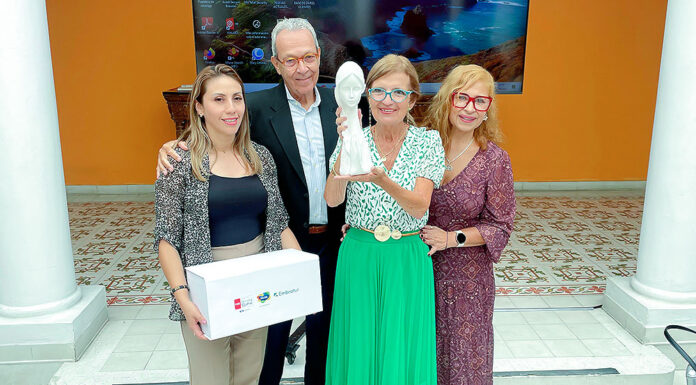 EMOTIVO RECONOCIMIENTO A NORMA NAVARRO