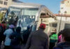 CUSCO: MANIFESTANTES AGREDEN A BUS CON TURISTAS
