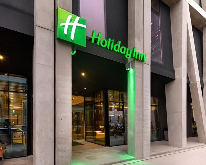 holiday200625_f1