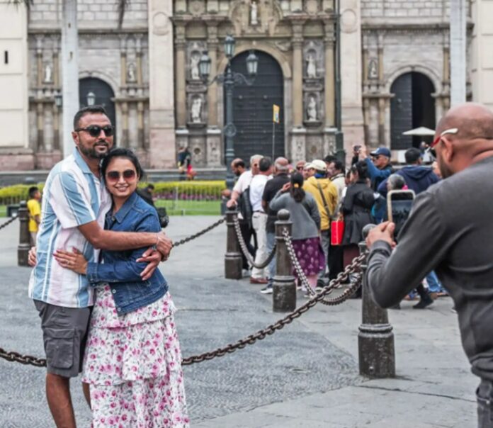 TURISTAS141025
