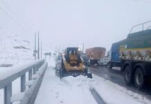 NEVADA BLOQUEA LA CARRETERA CENTRAL