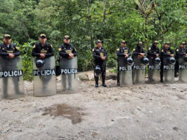 RETIRAN A INVASORES DE VÍA A MAPI