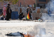 BOLIVIA HABILITA PUENTE PARA EVACUAR A PERUANOS
