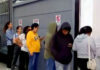 VENDEN UBICACIONES EN LA COLA PARA SACAR PASAPORTE